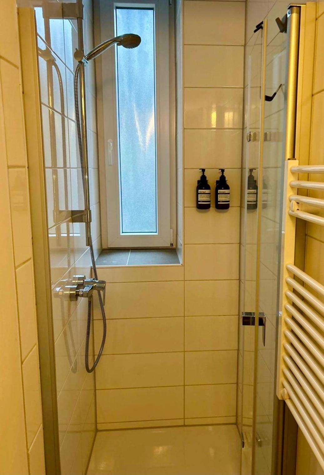 Feelslikehome - Stylische Und Zentrale Altbauwohnung Mit Terrasse&Garten Bochum Eksteriør billede